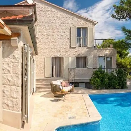 Villa Sumartin Selca, Stunning, Luxurious Frontline 7 Bedrooms Amazing Sea-views