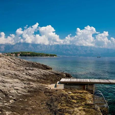 Villa Sumartin Selca, Stunning, Luxurious Frontline 7 Bedrooms Amazing Sea-views