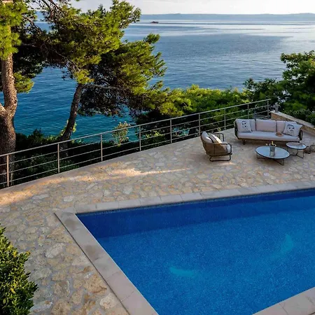 Villa Sumartin Selca, Stunning, Luxurious Frontline 7 Bedrooms Amazing Sea-views