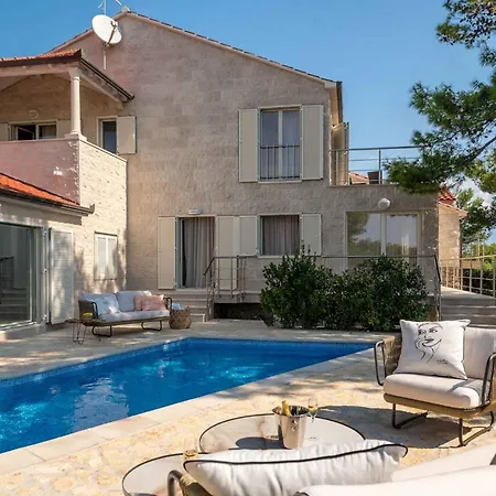Sumartin Selca, Stunning, Luxurious Frontline 7 Bedrooms Amazing Sea-views