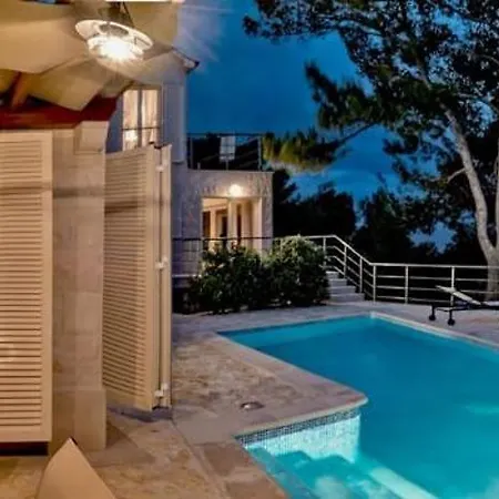 Villa Sumartin Selca, Stunning, Luxurious Frontline 7 Bedrooms Amazing Sea-views *