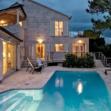 Sumartin Selca, Stunning, Luxurious Frontline 7 Bedrooms Amazing Sea-views Villa *