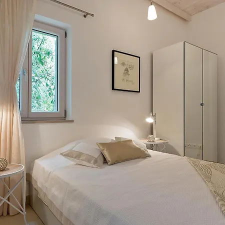 Sumartin Selca, Stunning, Luxurious Frontline 7 Bedrooms Amazing Sea-views Villa Selca (Brac)