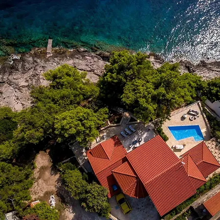 Villa Sumartin Selca, Stunning, Luxurious Frontline 7 Bedrooms Amazing Sea-views Selca (Brac)