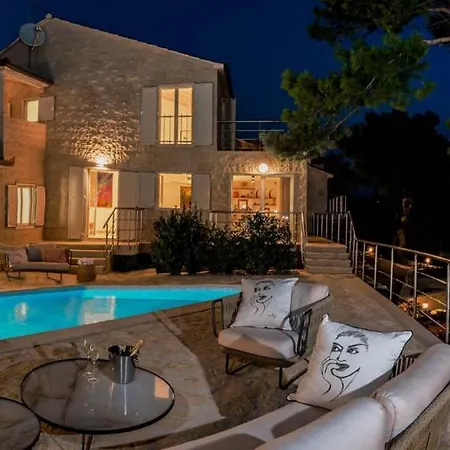 Villa Sumartin Selca, Stunning, Luxurious Frontline 7 Bedrooms Amazing Sea-views *