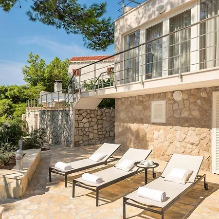 Villa Sumartin Selca, Stunning, Luxurious Frontline 7 Bedrooms Amazing Sea-views Selca (Brac)