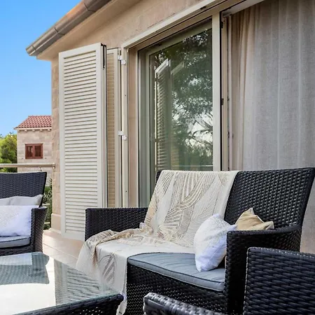 Sumartin Selca, Stunning, Luxurious Frontline 7 Bedrooms Amazing Sea-views Villa Selca (Brac)