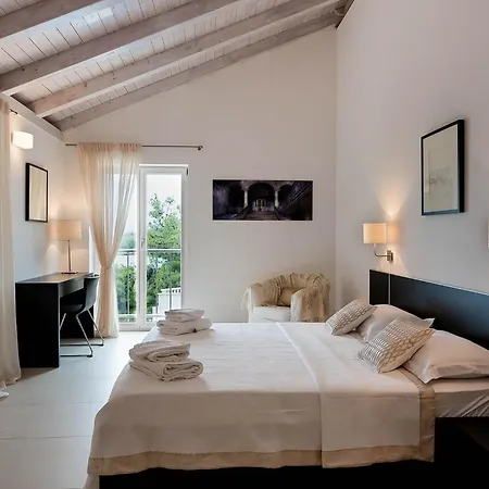 Sumartin Selca, Stunning, Luxurious Frontline 7 Bedrooms Amazing Sea-views Selca (Brac)