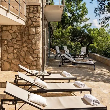 Sumartin Selca, Stunning, Luxurious Frontline 7 Bedrooms Amazing Sea-views * Selca (Brac)