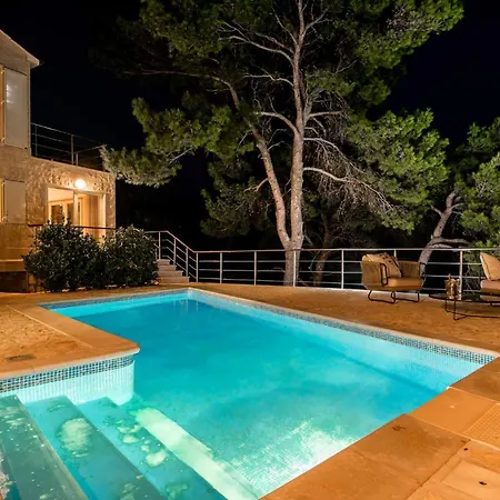 Sumartin Selca, Stunning, Luxurious Frontline 7 Bedrooms Amazing Sea-views Selca (Brac)